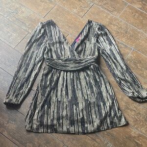 Lilly Pulitzer Black and Gold Shimmer Dress. Has shorts under. Size small. NWT.